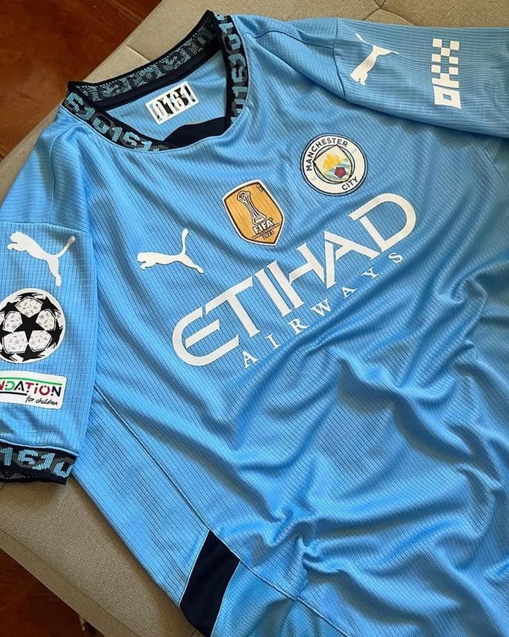 This is a Manchester City football jersey. - image 2